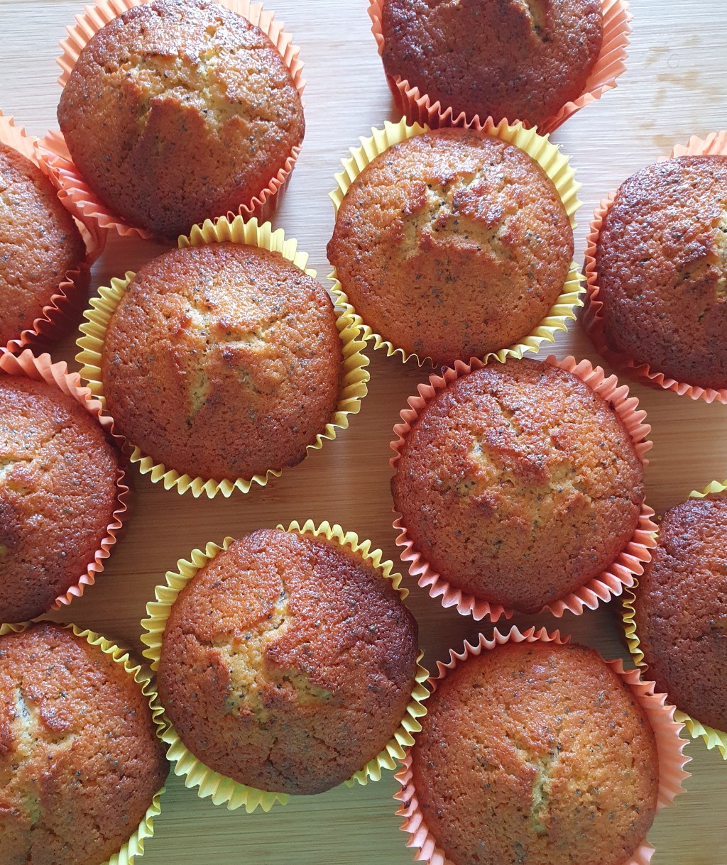 Κεκάκια λεμονιού με&nbsp;παπαρουνόσπορο